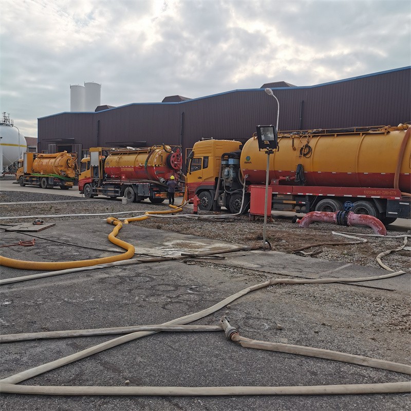 三都镇污水池清理